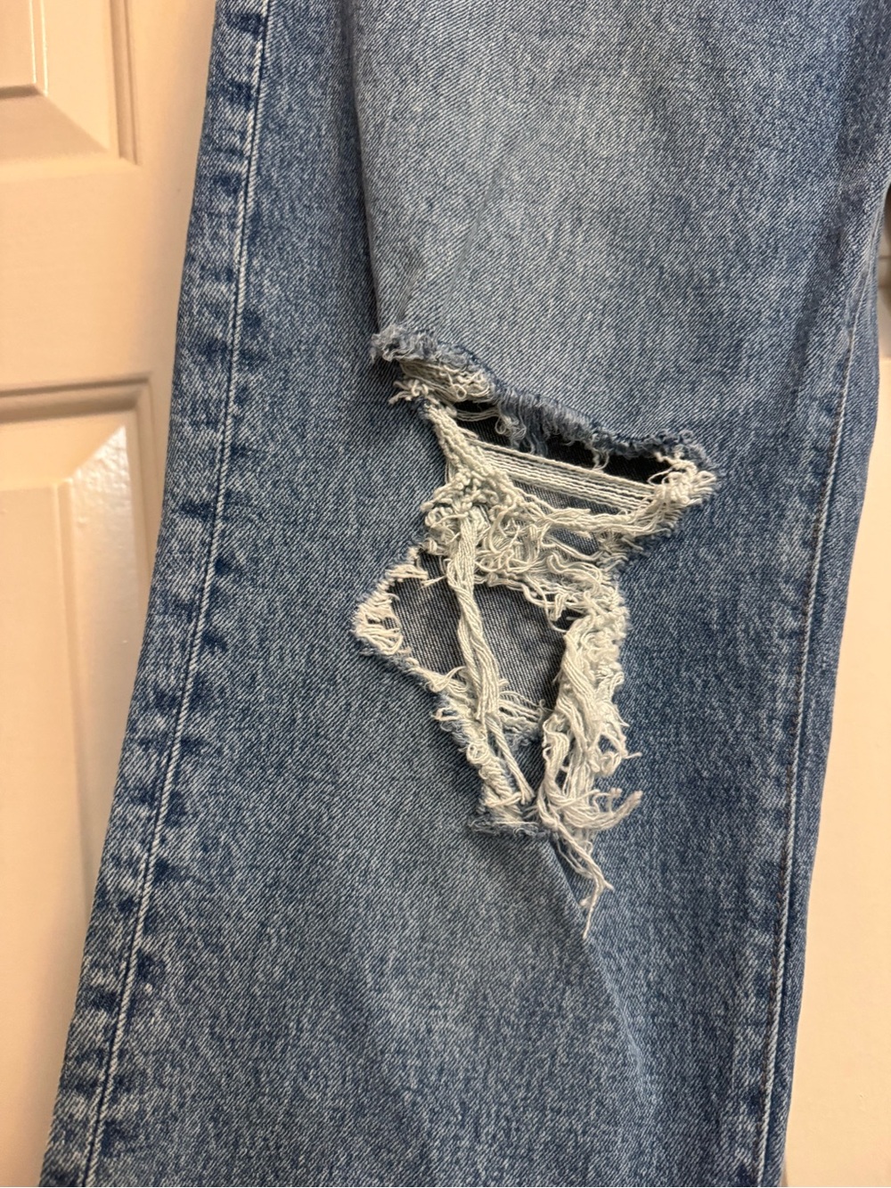 Madewell women’s Distressed Blue Jeans - Classic High-Rise Fit - Picture 2 of 5